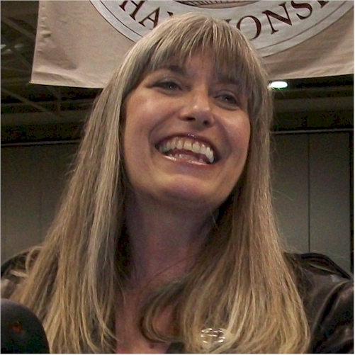 Laurie J. McNeil "LoonLady" - Award Winning Wildlife Artist